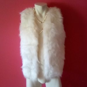 Time Tru designer faux fur vest SZsmall 4-6 nwot $34+ free scarf. Item is new